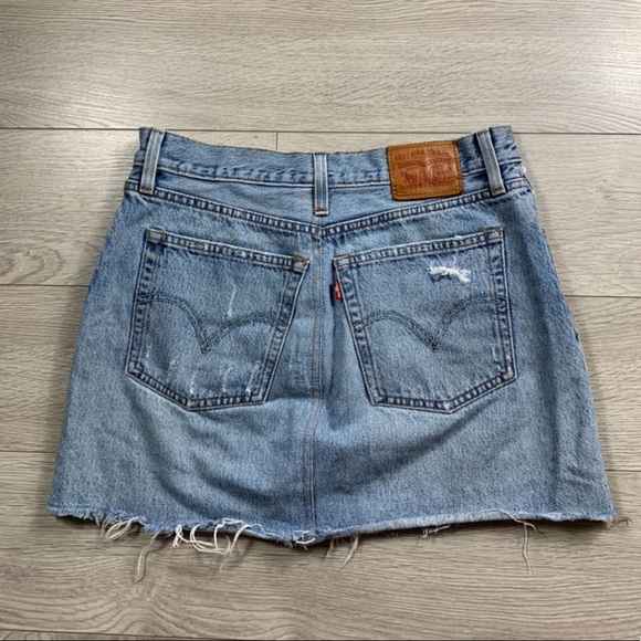Levi’s Button Fly Raw Hem Distressed 100% Cotton Jean Denim Mini Skirt - Picture 4 of 12